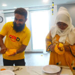 cutting-mango-at-mango-fest