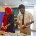 cutting-mango-on-mango-fest